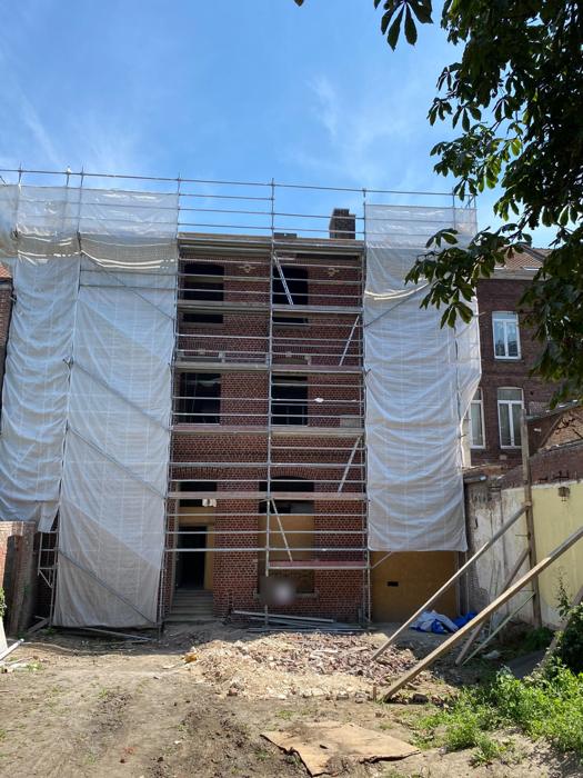 Immeuble en briques : pendant